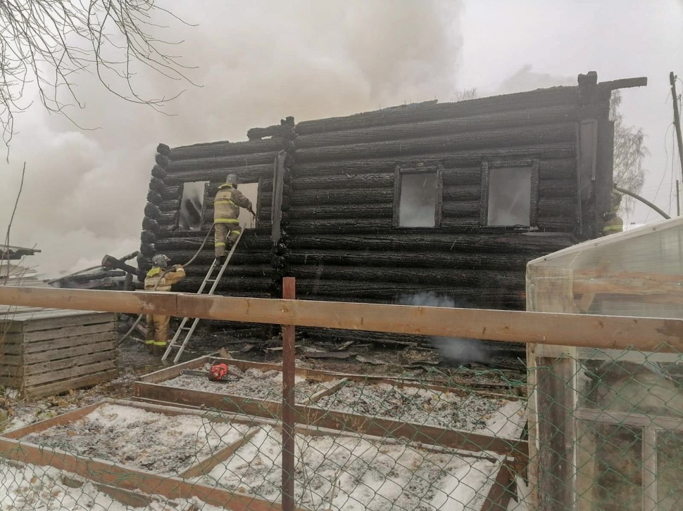 Пожары уничтожили три дома в Холмогорском округе